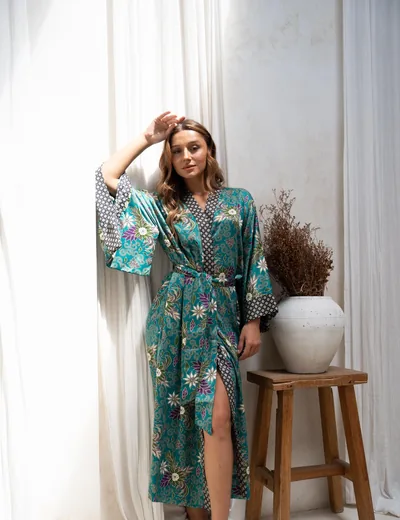 Robe kimono lingerie — floral satin wrap women